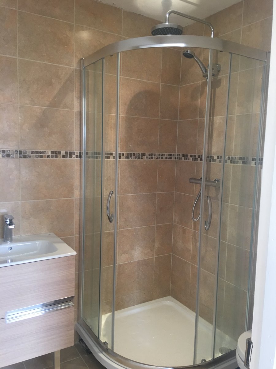 Click here to view the image of bathroom en suite makeover mork at higher resolution. An image of bathroom en suite makeover mork goes here.