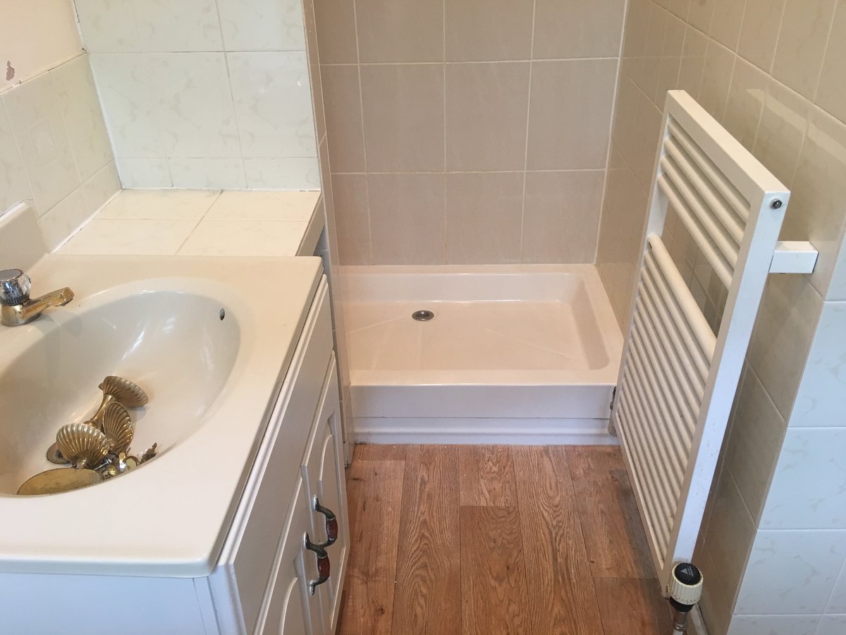 An image of bathroom en suite refurbishment ross on wye  goes here.