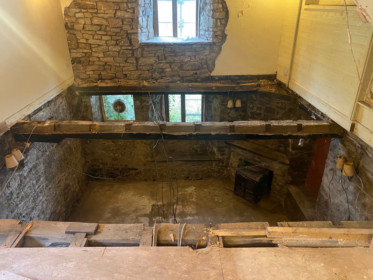 993: Click here for full sized Timber joists and stonework image and more information Timber joists and stoneworkImage with link to high resolution version