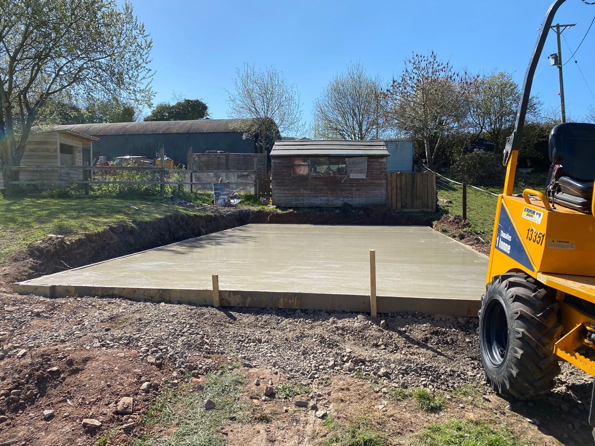 1011: Click here for full sized Concrete slab groundworks image and more information Concrete slab groundworksImage with link to high resolution version