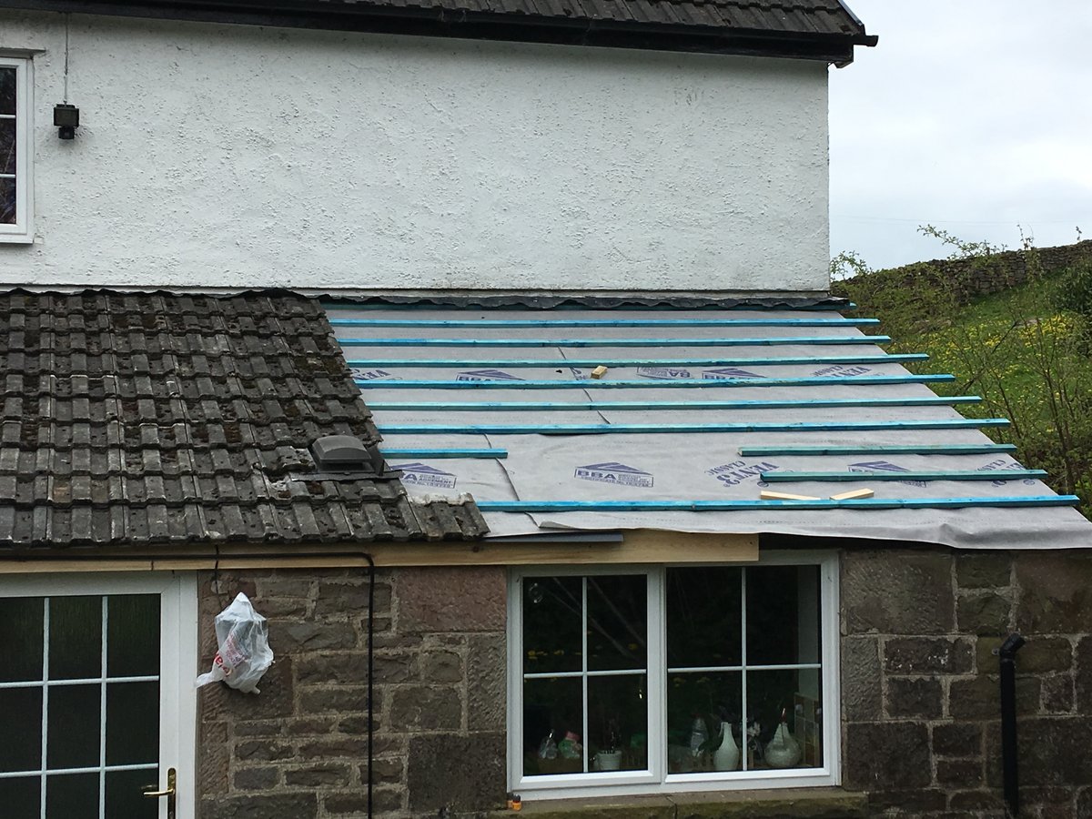 Image of new roofing felt and battens velux window cleddon 