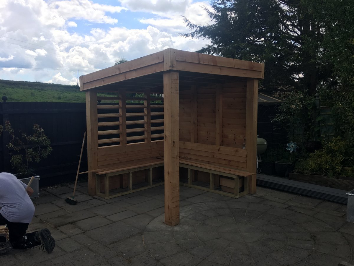 Image of western red cedar garden seating living roof 010 2019-05-11 - Make the most of your outdoor space this summer.