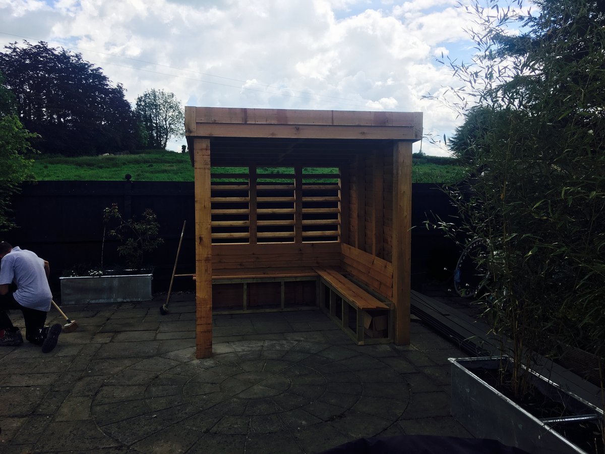 Image of western red cedar garden seating living roof 011 2019-05-11 - Make the most of your outdoor space this summer.