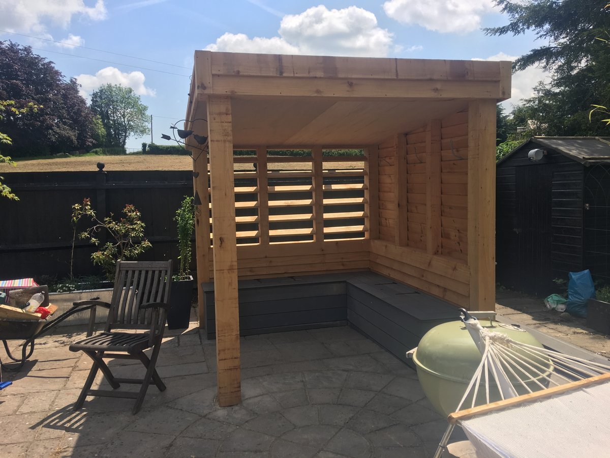 Image of western red cedar garden seating living roof 015 2019-05-11 - Make the most of your outdoor space this summer.